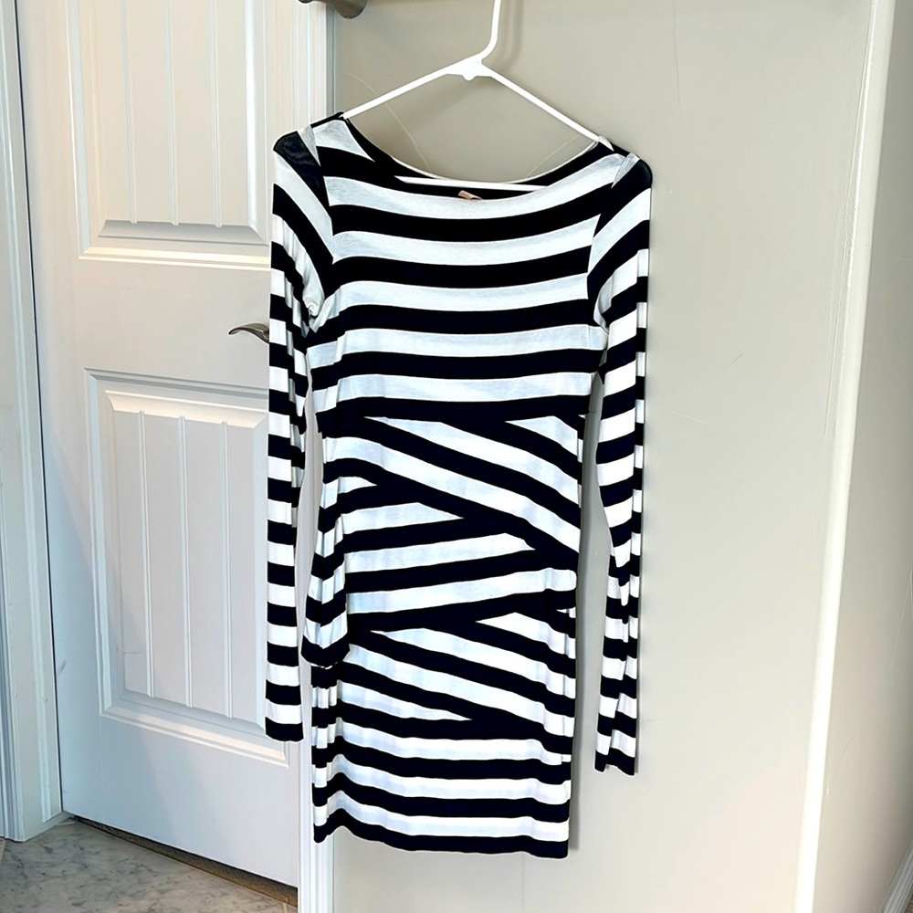 Bailey black and white dress size S. Great condition. Long sleeve. Fitted.